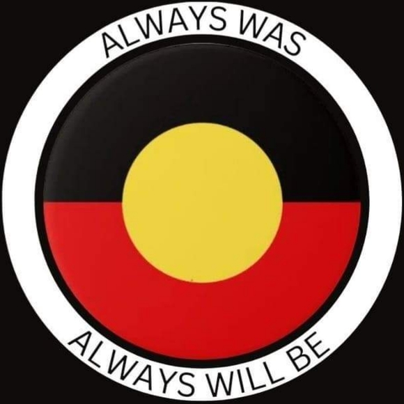 Meet your Posher, Hiedi - Picture 2 of 2